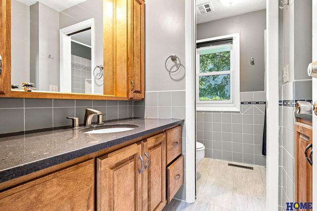 1608 Devoe Drive, Lincoln, NE 68506