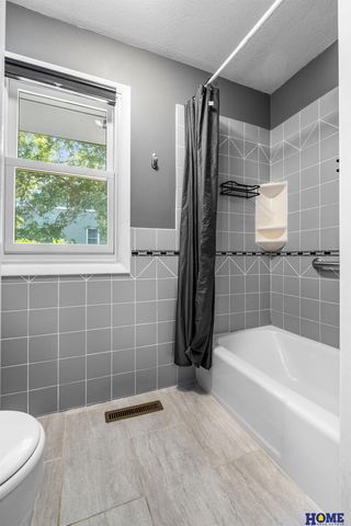 1608 Devoe Drive, Lincoln, NE 68506