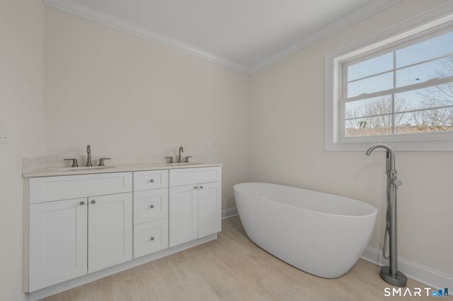 4 Jans Way, Guilford, CT 06437