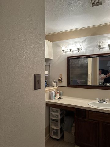 4060 Dubuque Parkway, Iowa Colony, TX 77583