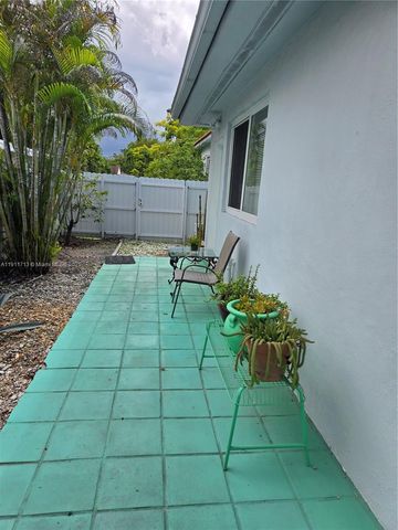 445 NW 125th St 2, North Miami, FL 33168