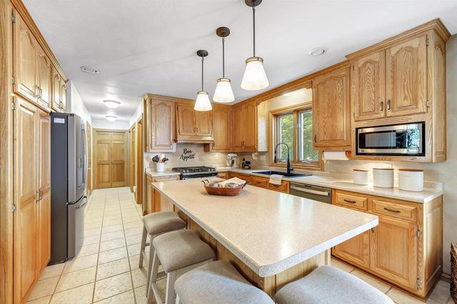 250 WINDWARD ROAD, Green Bay, WI 54302