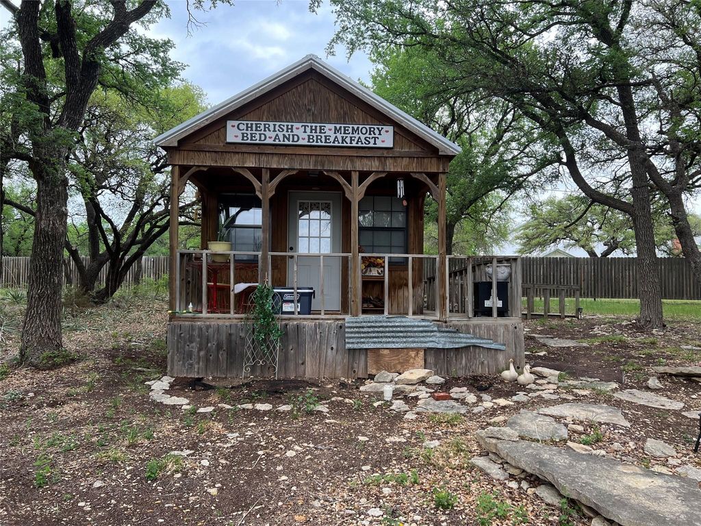 724 W First Street, Hico, TX 76457