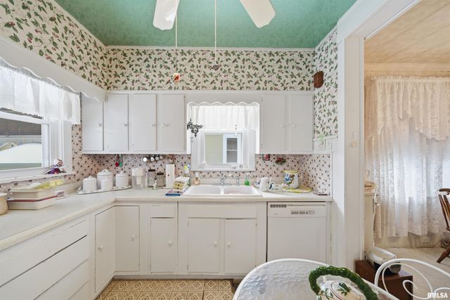 4212 N PROSPECT Road, Peoria, IL 61614