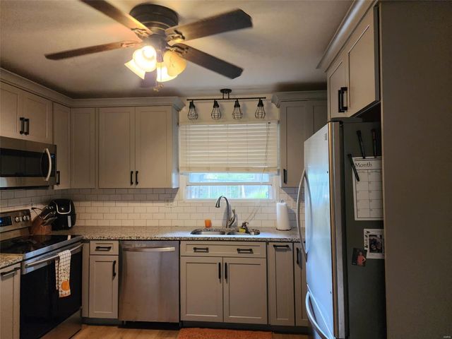 2821 Sunset Drive, Granite City, IL 62040