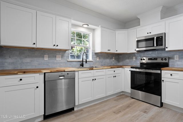 1050 Frank P Corso, Biloxi, MS 39530