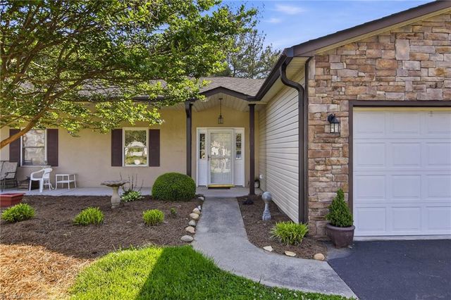 1111 Eaton Place Court, Yadkinville, NC 27055