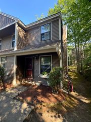27 Mallard Dr 27, Fitchburg, MA 01420