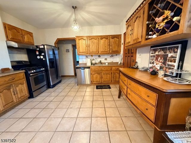 429 River Dr, Elmwood Park Boro, NJ 07407