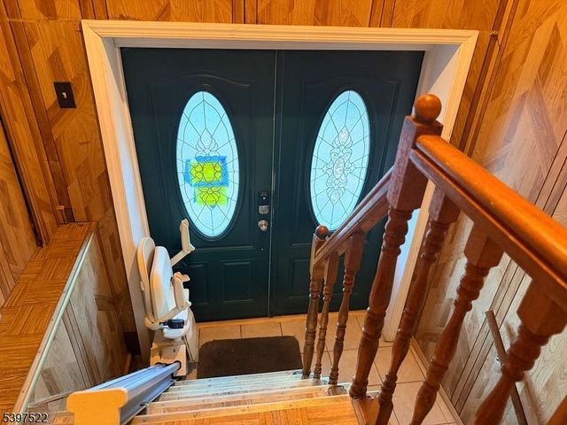 429 River Dr, Elmwood Park Boro, NJ 07407