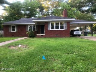214 Evelyn Street, Senatobia, MS 38668