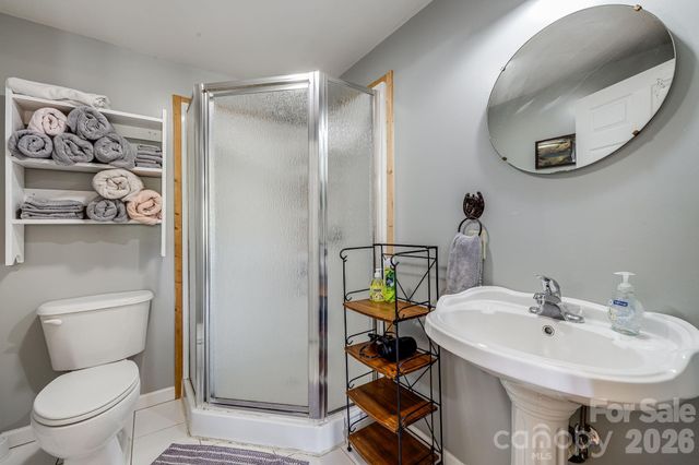 409 Hamlet Drive, Burnsville, NC 28714