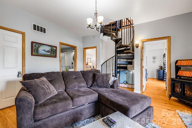 409 Hamlet Drive, Burnsville, NC 28714