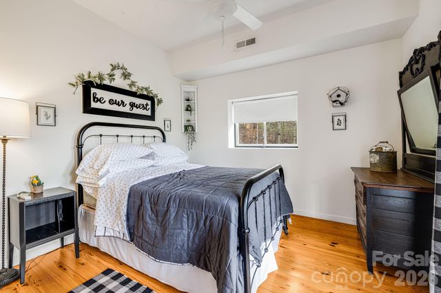 409 Hamlet Drive, Burnsville, NC 28714