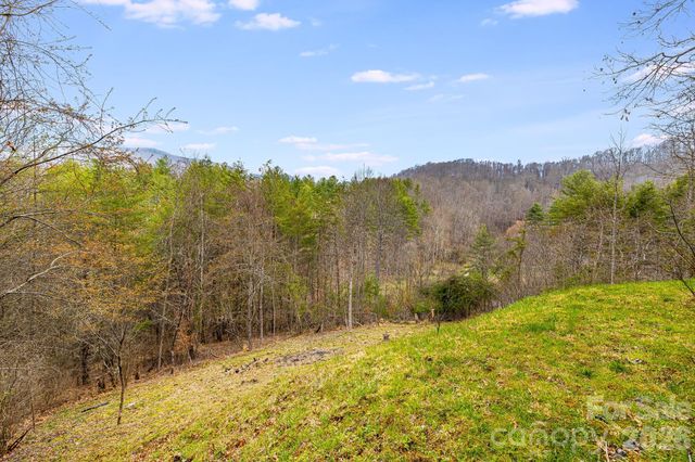 409 Hamlet Drive, Burnsville, NC 28714