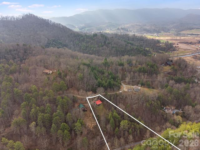 409 Hamlet Drive, Burnsville, NC 28714