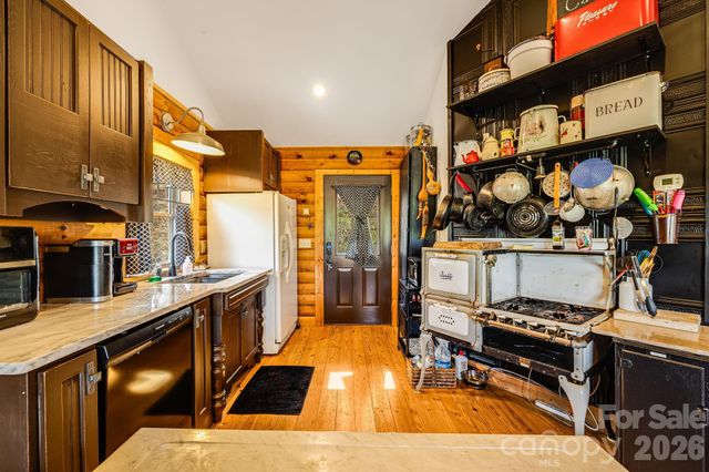 409 Hamlet Drive, Burnsville, NC 28714