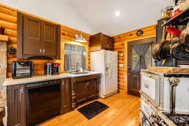 409 Hamlet Drive, Burnsville, NC 28714