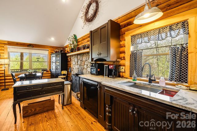 409 Hamlet Drive, Burnsville, NC 28714