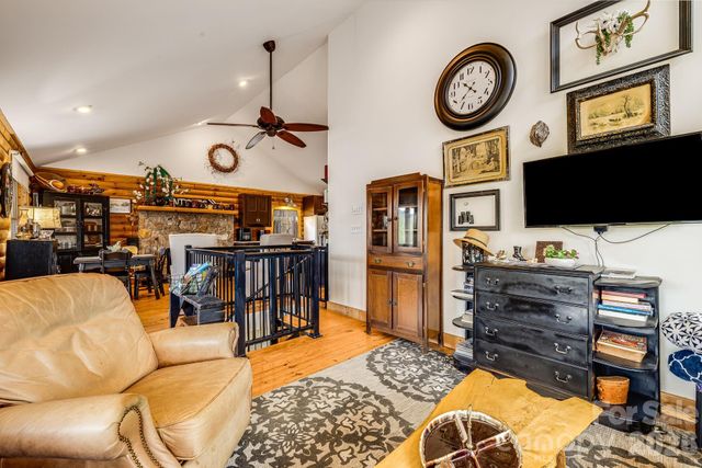 409 Hamlet Drive, Burnsville, NC 28714