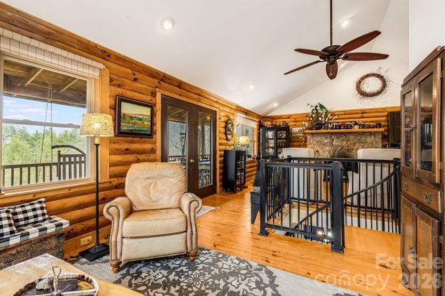 409 Hamlet Drive, Burnsville, NC 28714