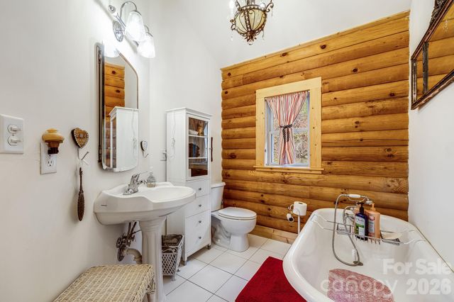 409 Hamlet Drive, Burnsville, NC 28714