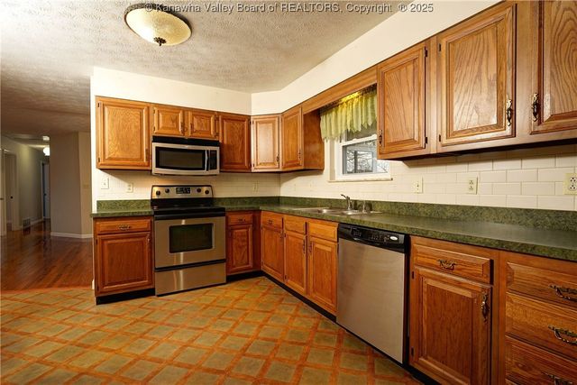 3802 Kathy Drive, Hurricane, WV 25526