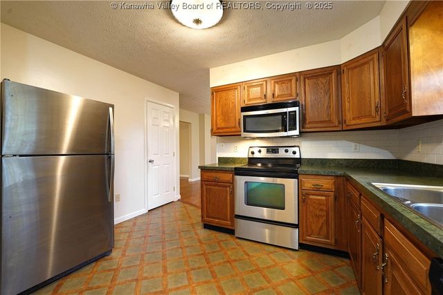 3802 Kathy Drive, Hurricane, WV 25526