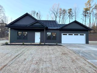 825 CAMPOBELLO GRAMLING SCHOOL Road, Campobello, SC 29322