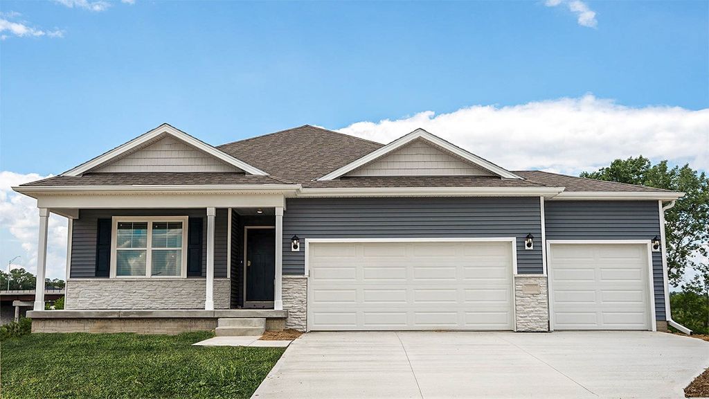 628 Ella Avenue, Tiffin, IA 52340