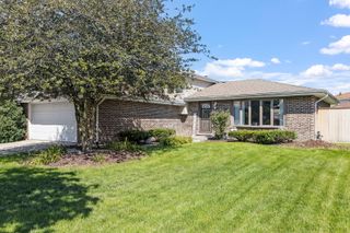 8440 Surrey Drive, Tinley Park, IL 60487