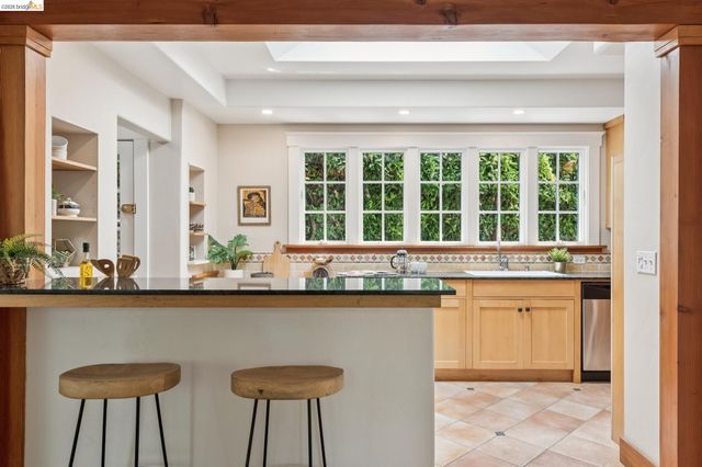 2370 Marin Ave, Berkeley, CA 94708