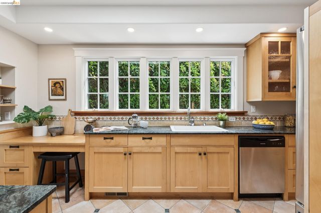 2370 Marin Ave, Berkeley, CA 94708