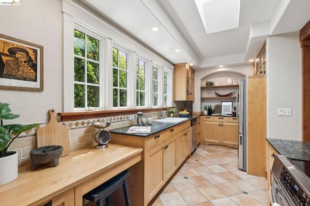 2370 Marin Ave, Berkeley, CA 94708