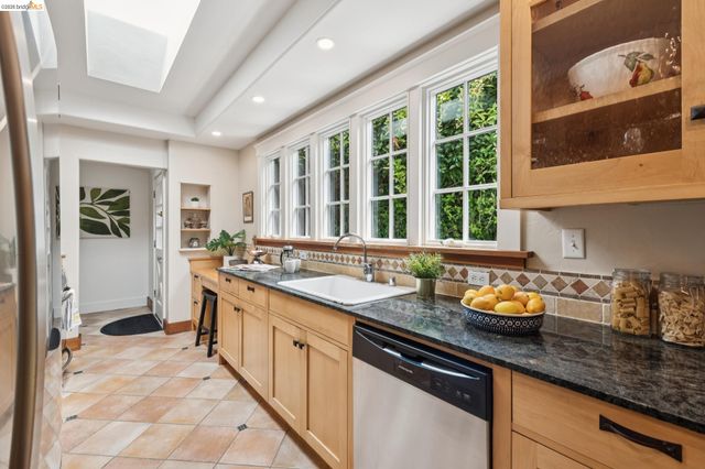 2370 Marin Ave, Berkeley, CA 94708