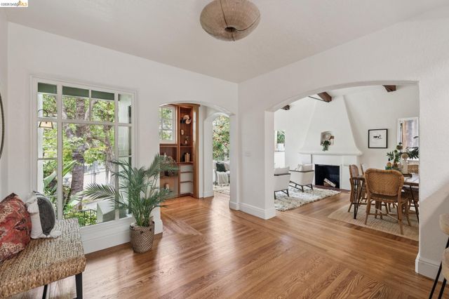 2370 Marin Ave, Berkeley, CA 94708