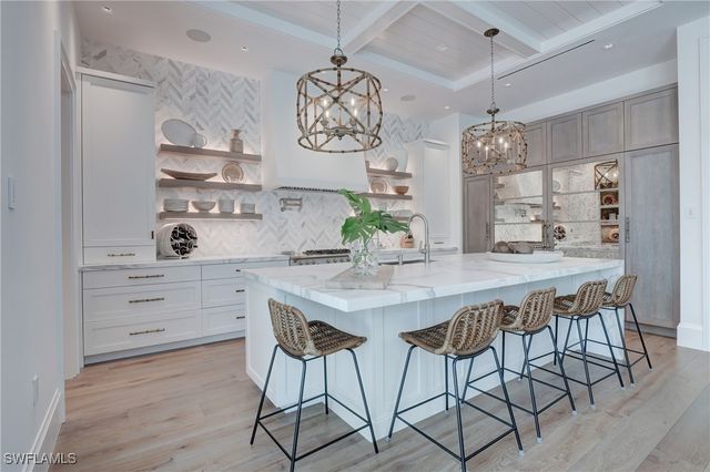 2020 Gordon DR, Naples, FL 34102