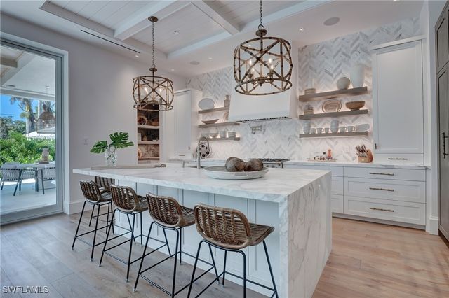 2020 Gordon DR, Naples, FL 34102