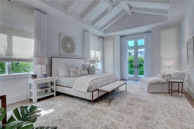 2020 Gordon DR, Naples, FL 34102