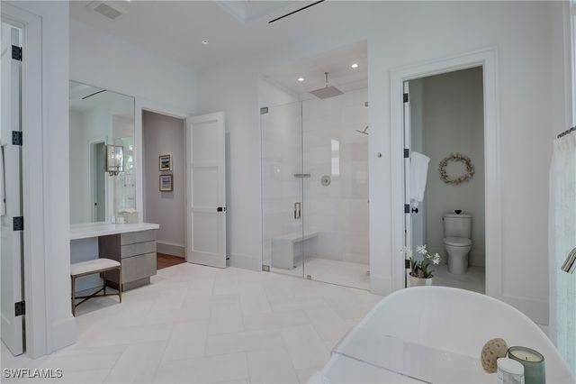 2020 Gordon DR, Naples, FL 34102