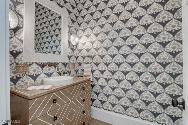 2020 Gordon DR, Naples, FL 34102