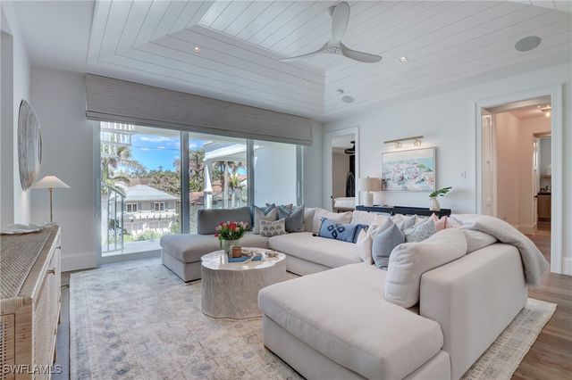 2020 Gordon DR, Naples, FL 34102