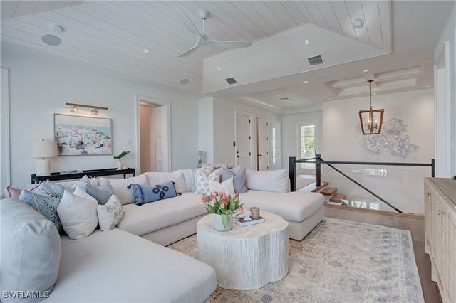 2020 Gordon DR, Naples, FL 34102