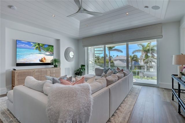 2020 Gordon DR, Naples, FL 34102