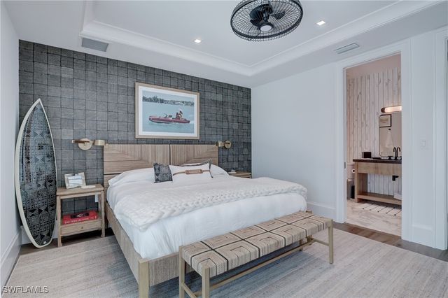 2020 Gordon DR, Naples, FL 34102