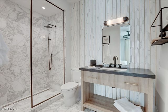 2020 Gordon DR, Naples, FL 34102