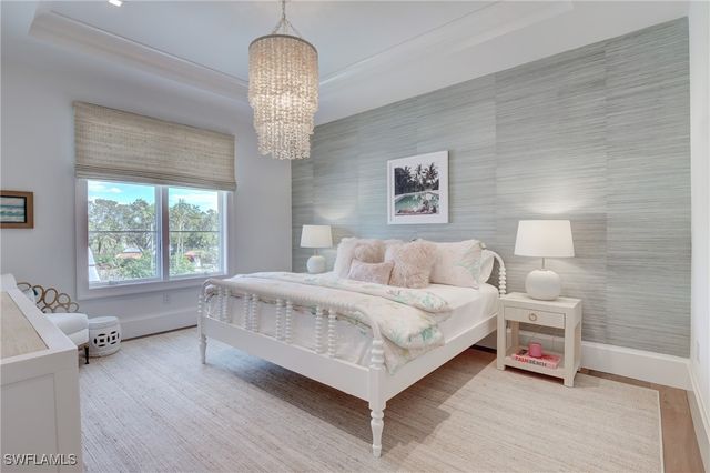 2020 Gordon DR, Naples, FL 34102