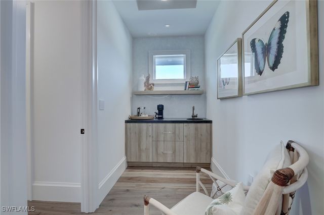 2020 Gordon DR, Naples, FL 34102