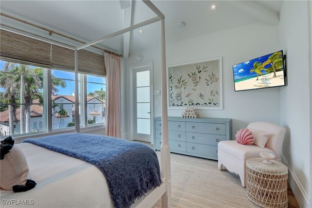 2020 Gordon DR, Naples, FL 34102