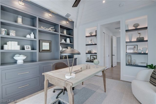 2020 Gordon DR, Naples, FL 34102